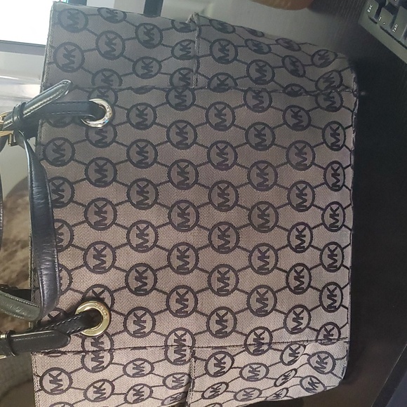 Michael Kors Purse - Picture 3 of 12